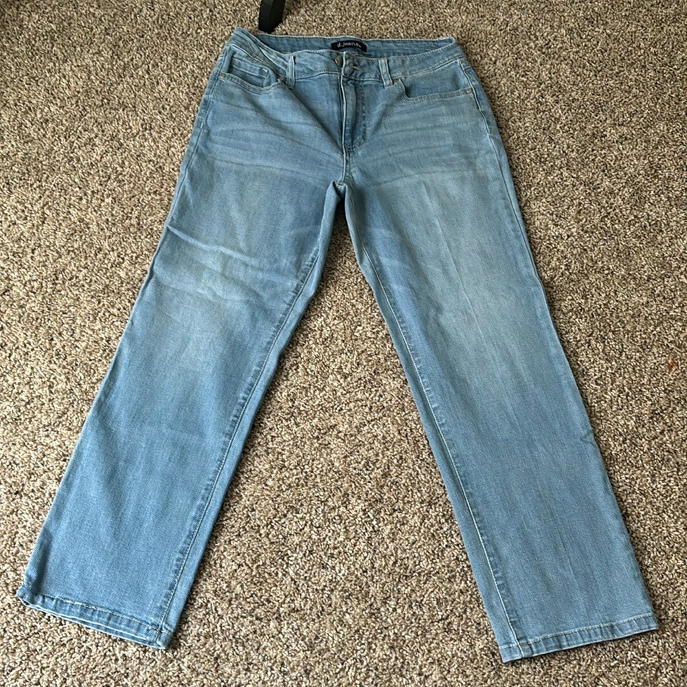 D. Jeans Straight Leg Light Wash Jeans- Women’s 2